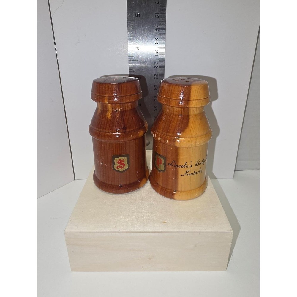 Vintage two-toned wooden souvenir salt and pepper shakers Lincoln's Birthplace